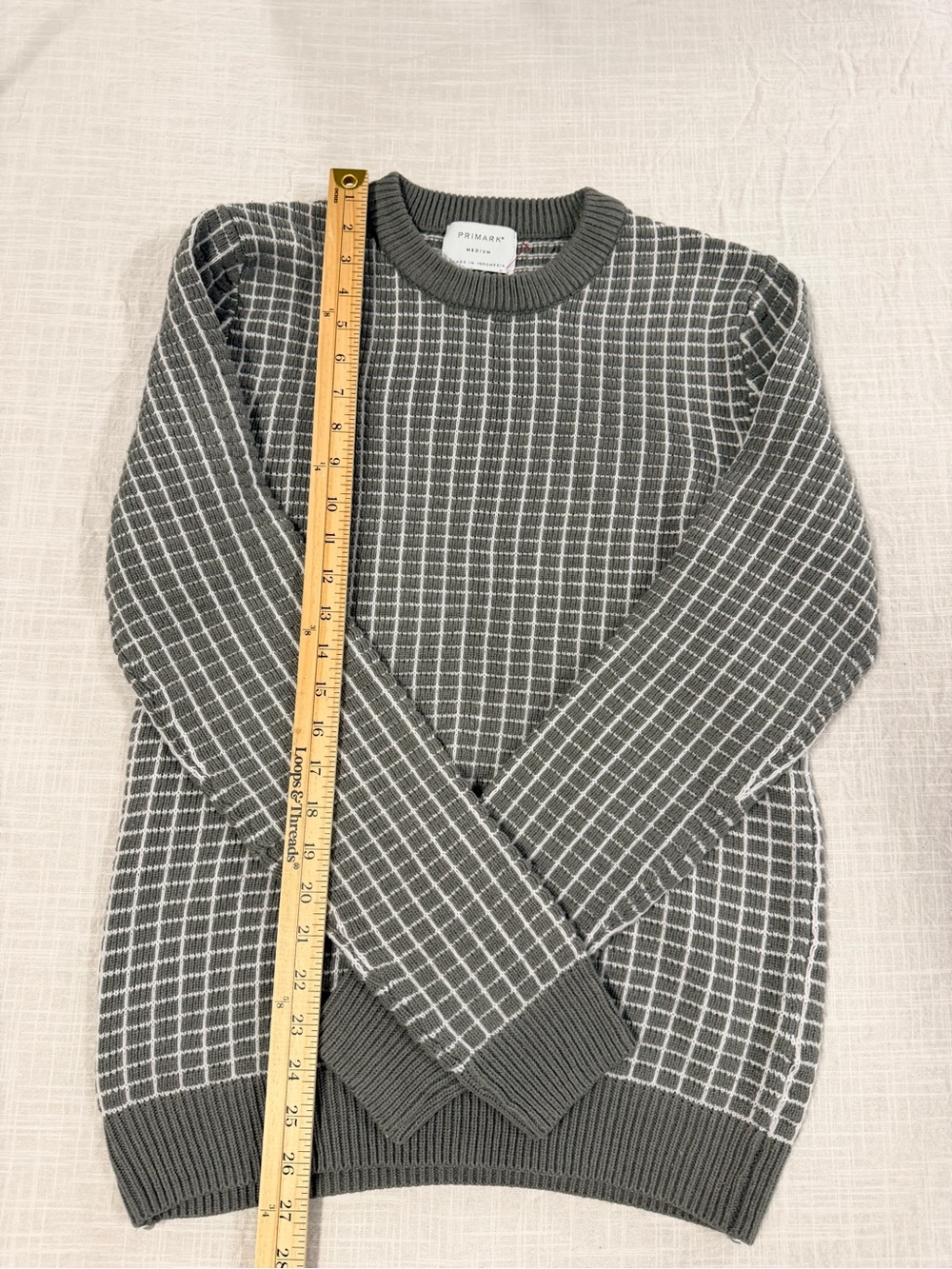 Women’s Grid Knit Crewneck Sweater - Gray medium - Picture 5 of 10